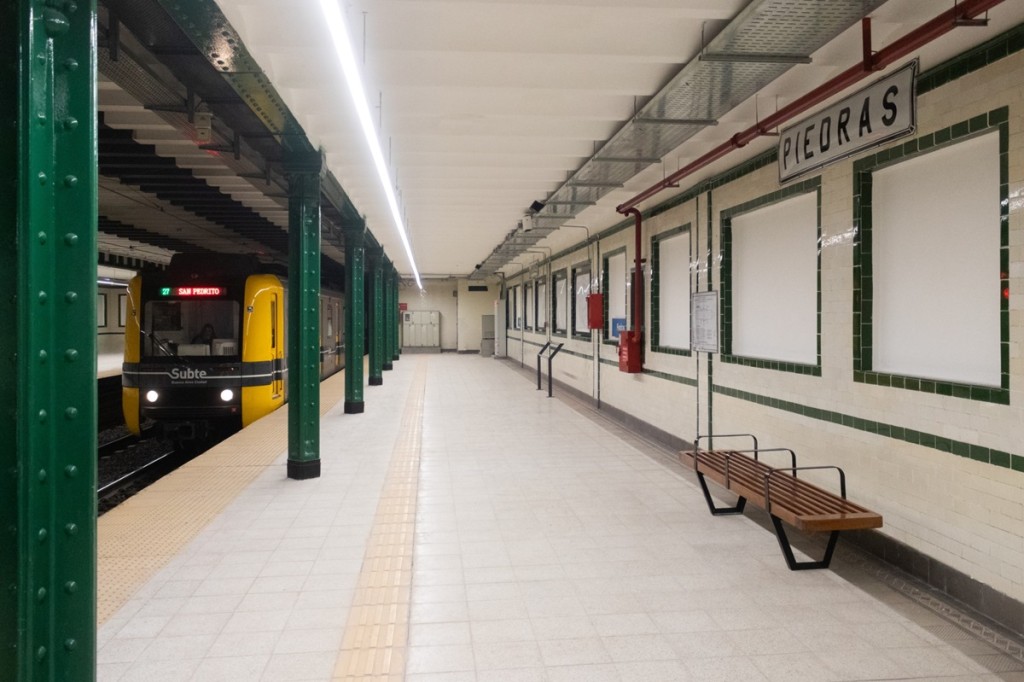 Reabre una hist&oacute;rica estaci&oacute;n de la L&iacute;nea A tras una profunda renovaci&oacute;n: qu&eacute; cambios encontrar&aacute;n los usuarios