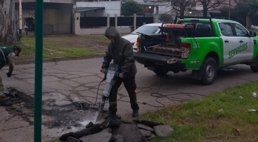 Avanzan las obras de bacheo en Monte Grande para mejorar la circulaci&oacute;n y la seguridad vial