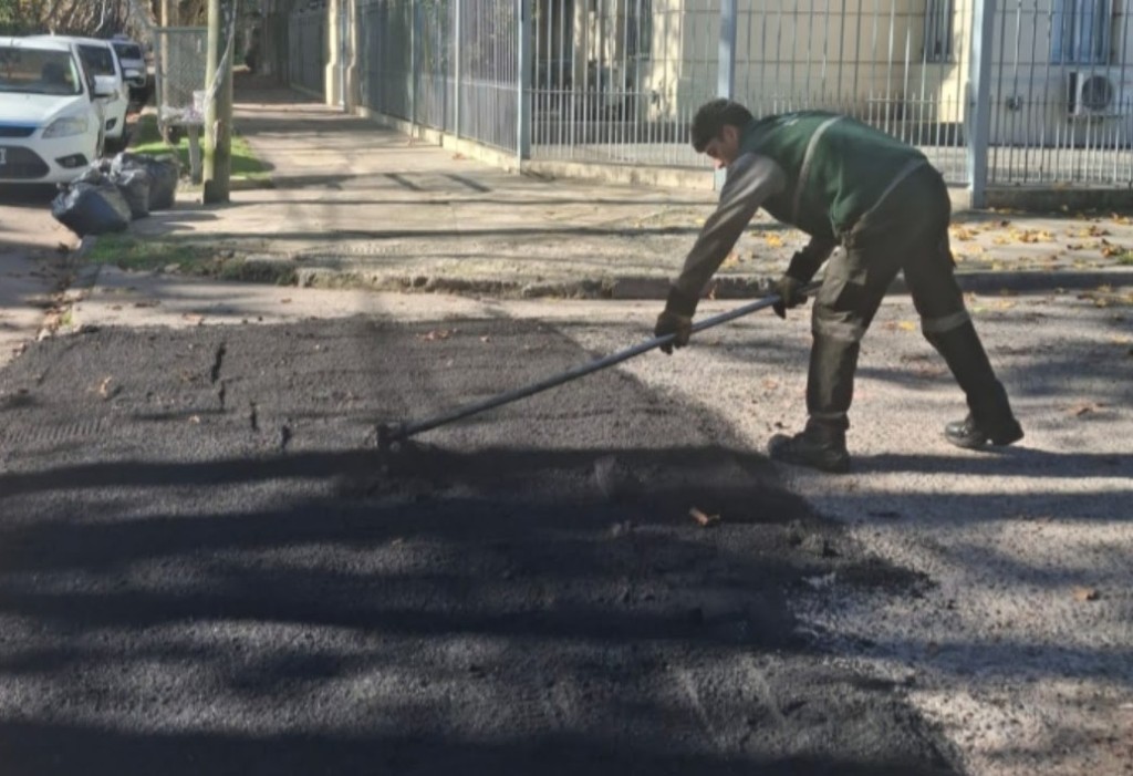 Avanzan las obras de bacheo en Monte Grande para mejorar la circulaci&oacute;n urbana