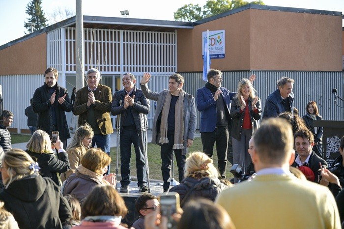 Kicillof inaugur&oacute; un centro infantil y una ampliaci&oacute;n universitaria, y volvi&oacute; a cuestionar a Milei por la paralizaci&oacute;n de obras