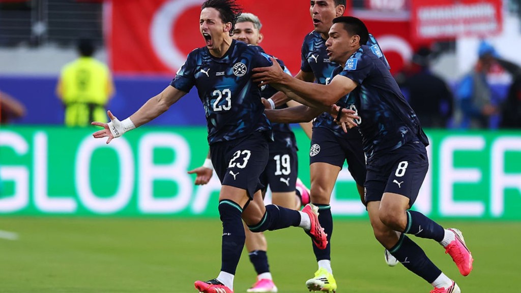 Paraguay resisti&oacute; con diez jugadores, elimin&oacute; a Turqu&iacute;a y mantiene vivo el sue&ntilde;o mundialista