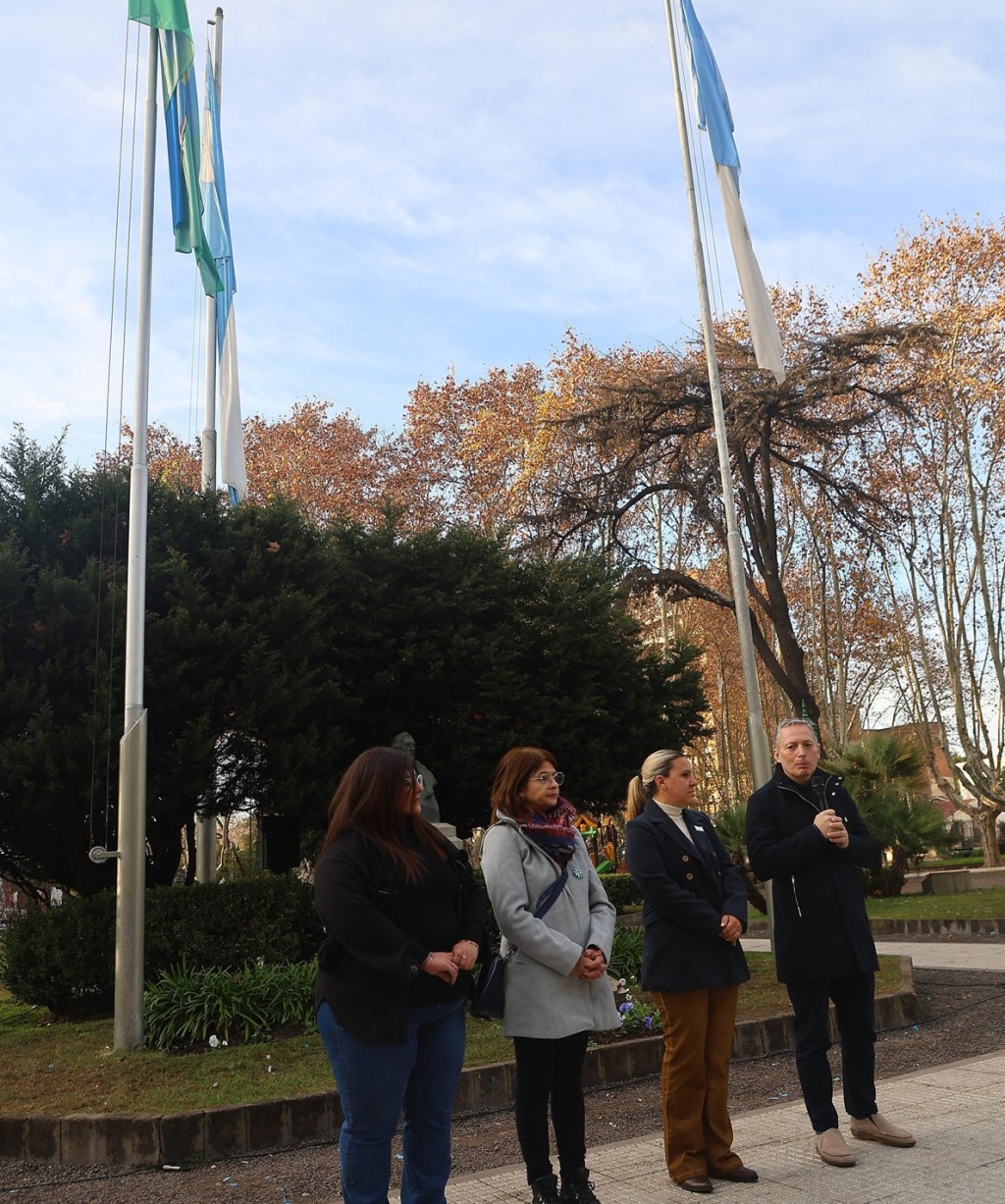 Gray encabez&oacute; el homenaje a Belgrano y destac&oacute; la importancia de los s&iacute;mbolos que unen a la comunidad