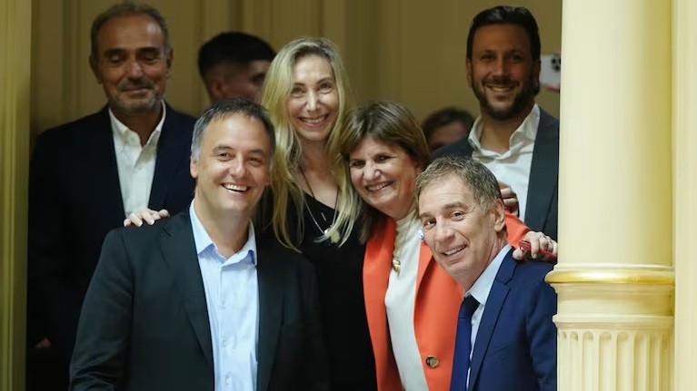 Bullrich anunci&oacute; que Adorni no ir&iacute;a al Senado, pero el jefe de Gabinete la desminti&oacute; horas despu&eacute;s