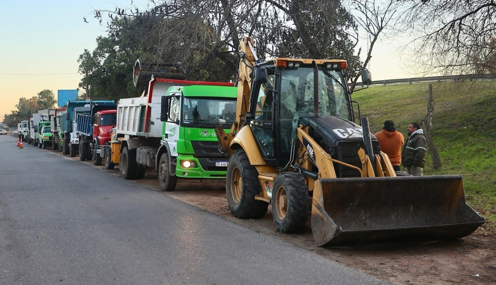 Luis Guill&oacute;n sum&oacute; un nuevo operativo integral de limpieza en el barrio Parque Delfino