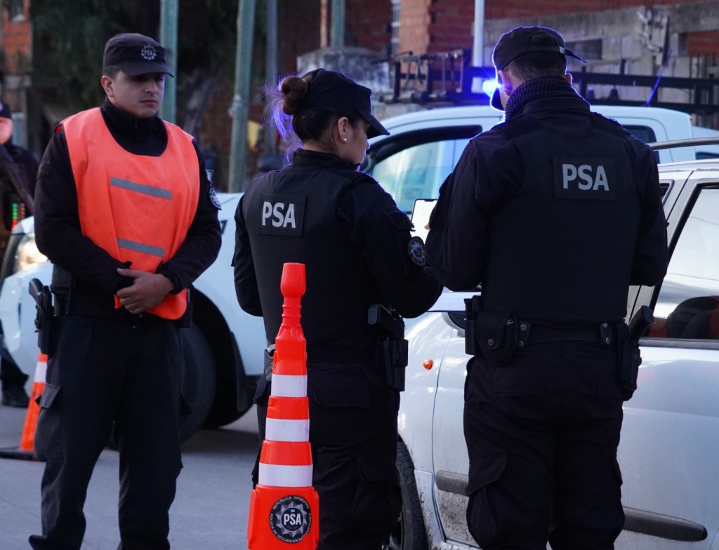 Operativo cerrojo en Monte Grande y El Jag&uuml;el: detuvieron a un hombre buscado por robo agravado