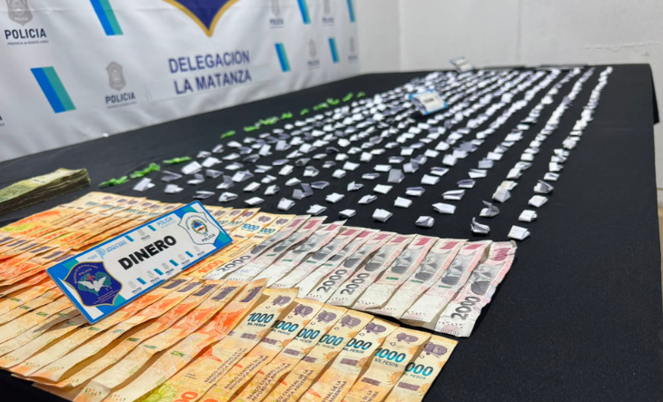 Vend&iacute;an coca&iacute;na a metros de una iglesia: cuatro detenidos y casi 800 envoltorios incautados