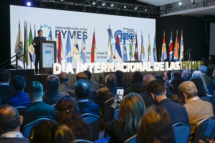Kicillof apunt&oacute; contra Milei y advirti&oacute; por una &ldquo;destrucci&oacute;n profunda&rdquo; de la industria y las pymes
