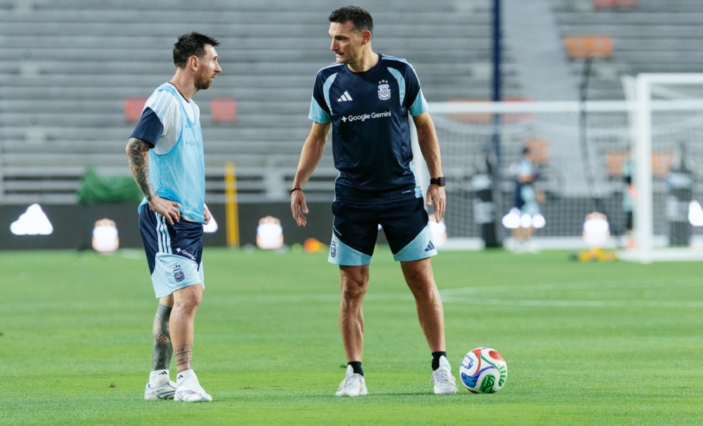 Scaloni prepara una revoluci&oacute;n ante Jordania: Messi ser&iacute;a suplente y solo repetir&iacute;a Emiliano Mart&iacute;nez