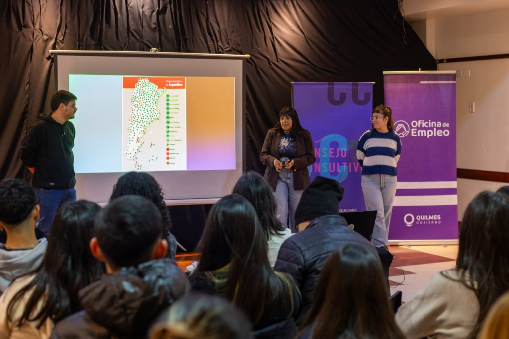 Quilmes acerc&oacute; herramientas laborales a j&oacute;venes estudiantes en el Centro de Empleados de Comercio