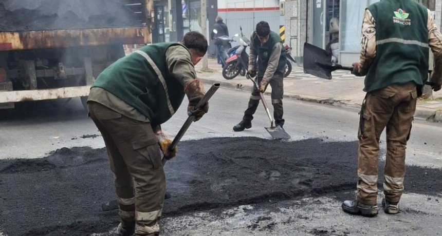 Avanzan las obras de bacheo en Luis Guill&oacute;n para mejorar la circulaci&oacute;n vehicular