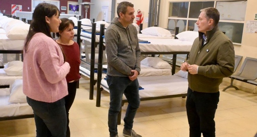 Con la llegada del fr&iacute;o, Esteban Echeverr&iacute;a puso en marcha un operativo para asistir a personas en situaci&oacute;n de calle