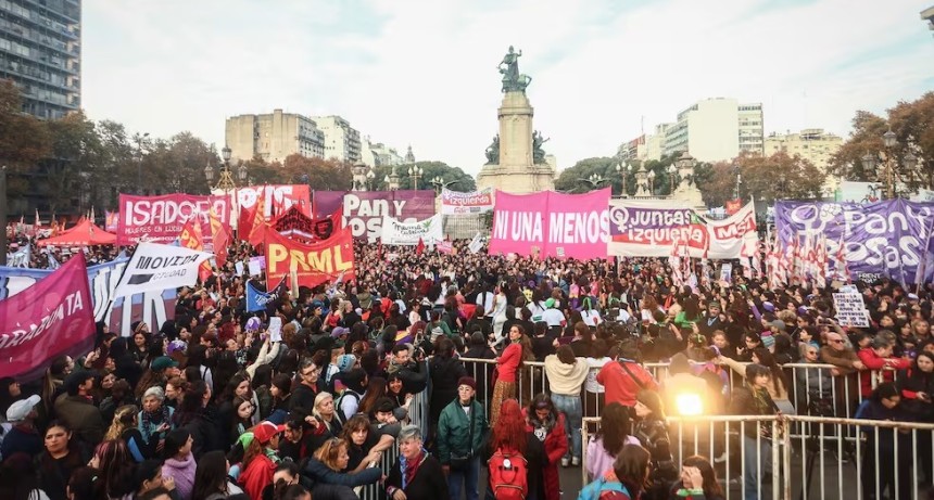 A 11 a&ntilde;os de Ni Una Menos, miles de mujeres volvieron a las calles con un reclamo que atraviesa generaciones