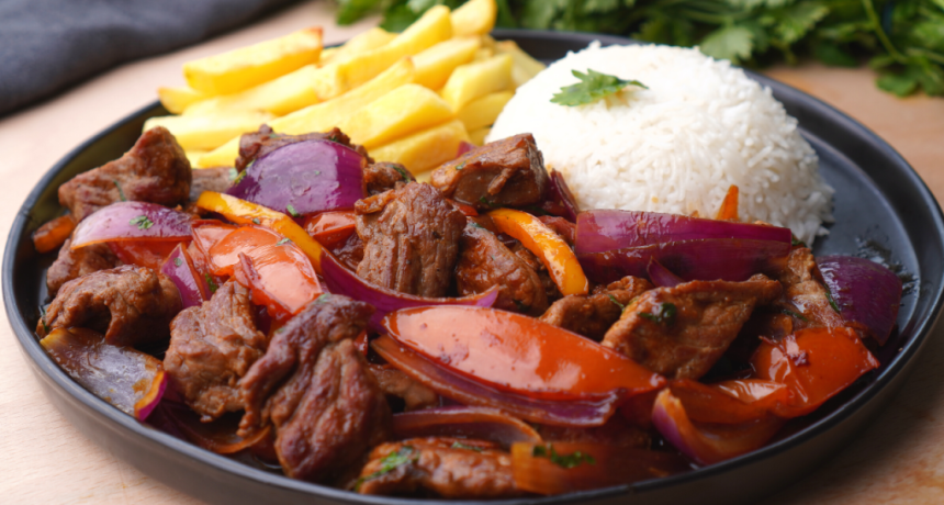 Lomo saltado: el plato peruano que conquist&oacute; al mundo con su mezcla perfecta de sabores