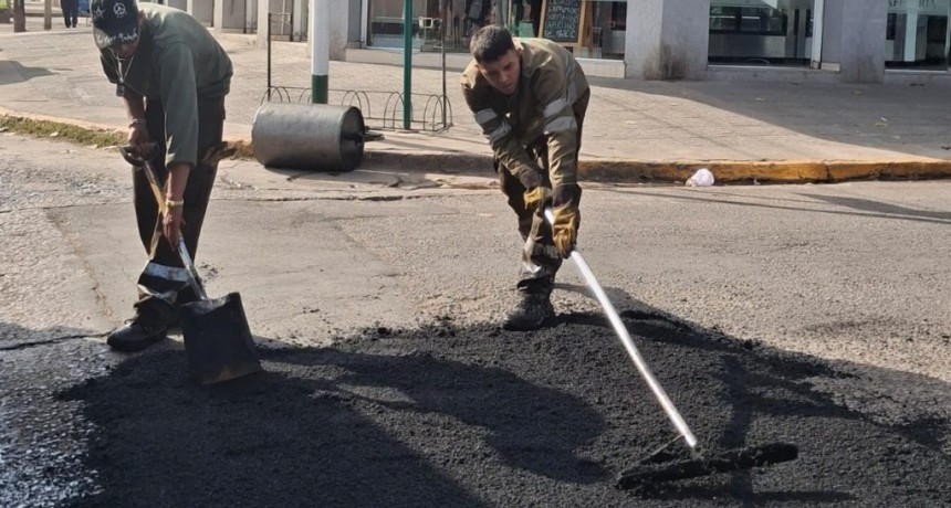 Avanzan las obras de bacheo en El Jag&uuml;el para mejorar la circulaci&oacute;n y la seguridad vial