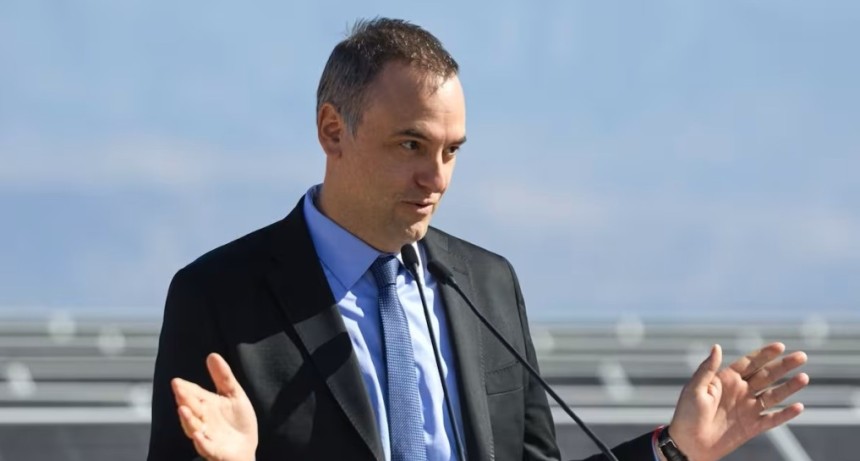 Del discurso anticasta a las explicaciones patrimoniales: la pol&eacute;mica que golpea al nuevo millonario Adorni