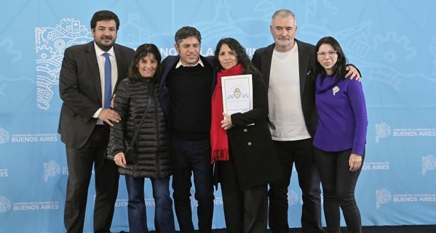 M&aacute;s de 460 familias de Ramallo recibieron sus escrituras gratuitas y ya son propietarias legales de sus hogares