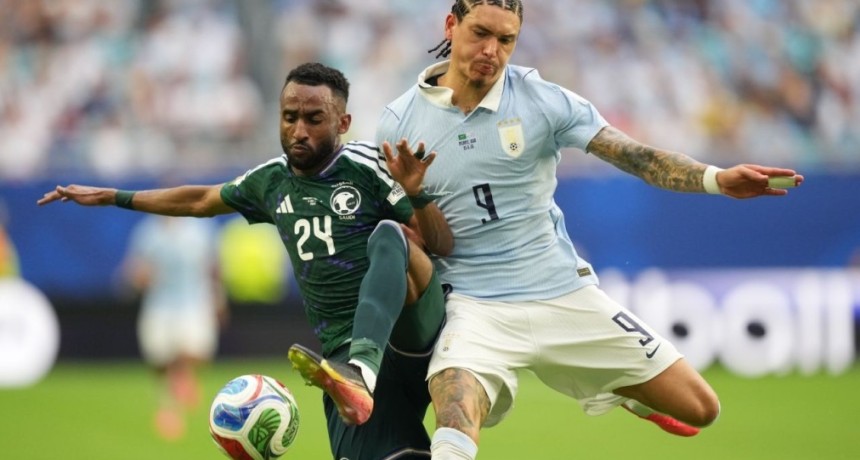 Uruguay reaccion&oacute; tarde y debi&oacute; conformarse con un empate ante Arabia Saudita en su estreno mundialista