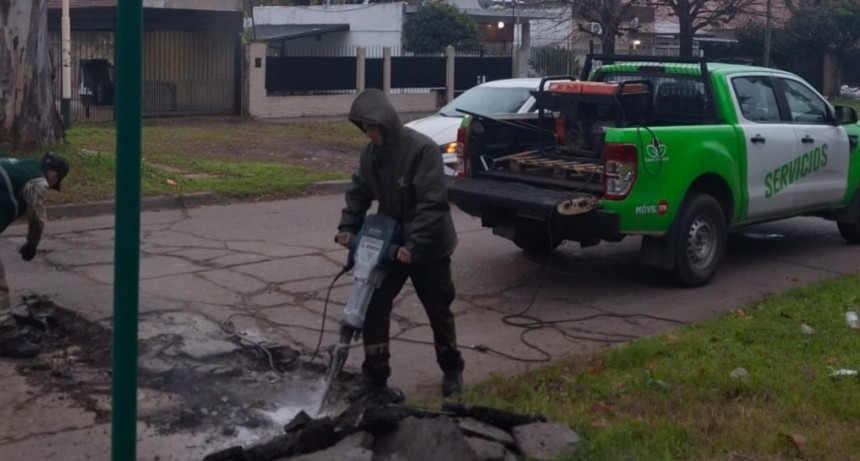 Avanzan las obras de bacheo en Monte Grande para mejorar la circulaci&oacute;n y la seguridad vial