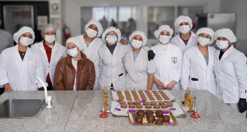 De la escuela al mercado: Chicas y chicos de La Matanza crearon un alfajor con sabor a futuro