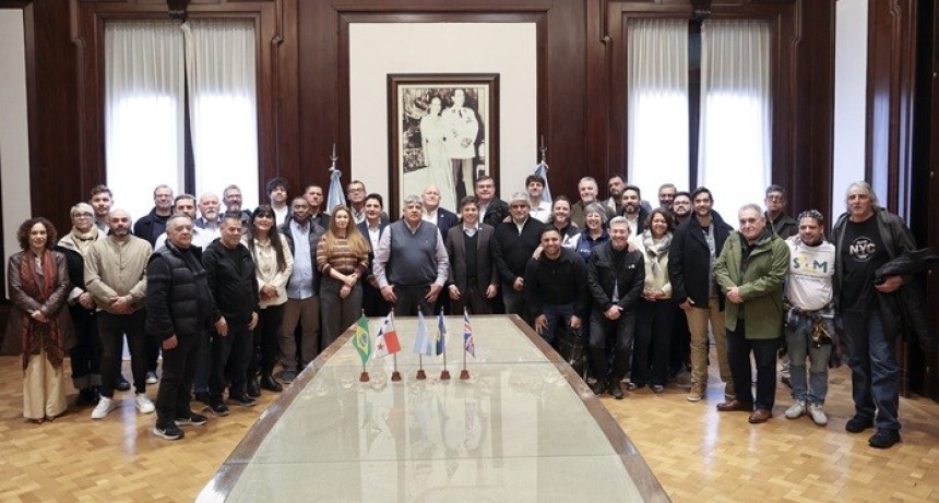 Kicillof recibi&oacute; a dirigentes internacionales del transporte y cuestion&oacute; la reforma laboral impulsada por Milei