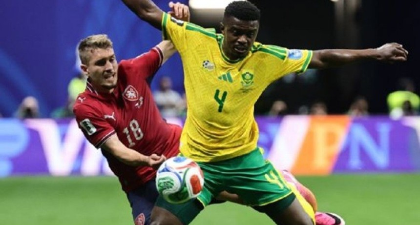 Rep&uacute;blica Checa dej&oacute; escapar la victoria y Sud&aacute;frica rescat&oacute; un empate que mantiene vivo el sue&ntilde;o mundialista