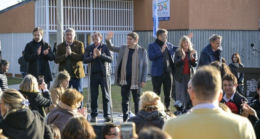 Kicillof inaugur&oacute; un centro infantil y una ampliaci&oacute;n universitaria, y volvi&oacute; a cuestionar a Milei por la paralizaci&oacute;n de obras