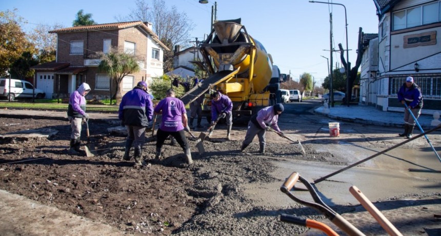 Avanza el plan de bacheo en Quilmes Oeste: realizan obras clave para mejorar la circulaci&oacute;n y la seguridad vial