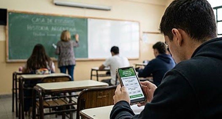 La otra cara del Mundial: un informe revela que 6 de cada 10 adolescentes apostaron
