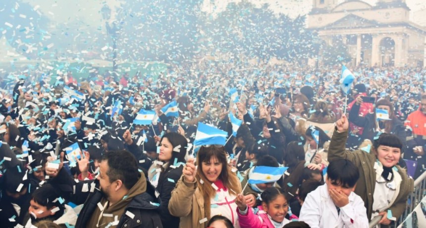 Miles de estudiantes de Mor&oacute;n vivieron una emotiva Promesa de Fidelidad a la Bandera