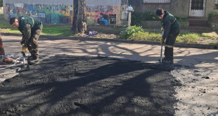 Monte Grande suma nuevas obras de bacheo para mejorar la circulaci&oacute;n en calles clave