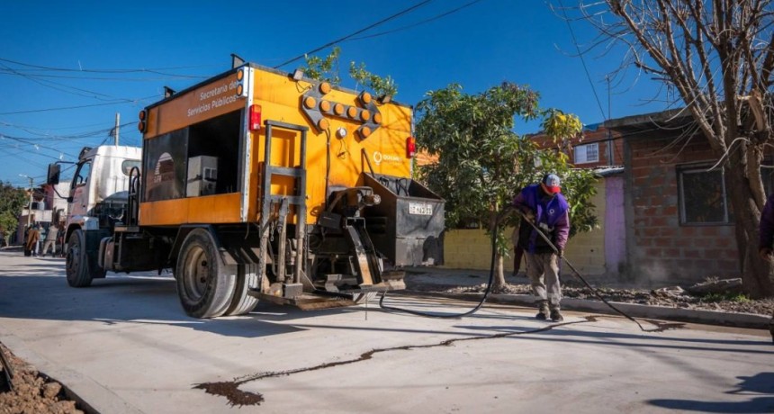 Quilmes complet&oacute; 29 nuevas cuadras de pavimento y ya super&oacute; las 1.270 desde 2019