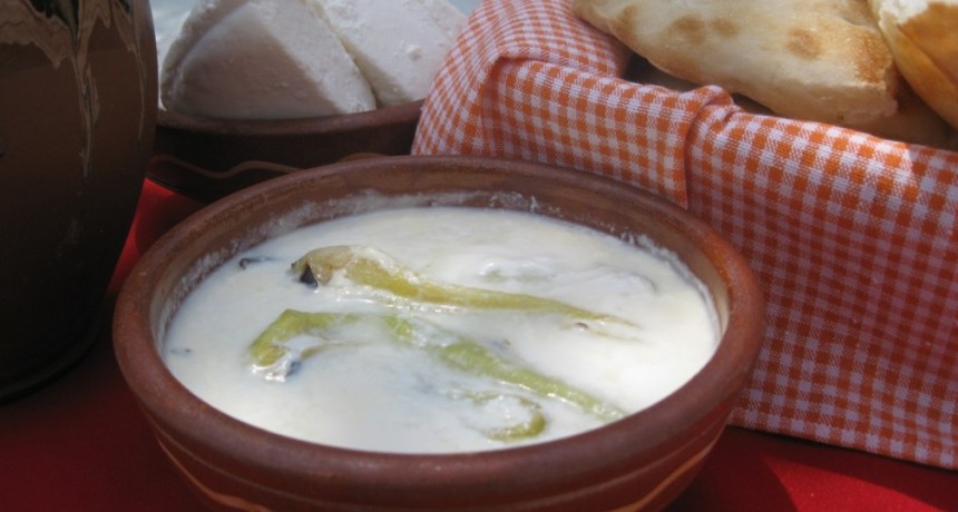 Speca me maz: la salsa albanesa de pimientos que convierte cualquier plato en una bomba cremosa