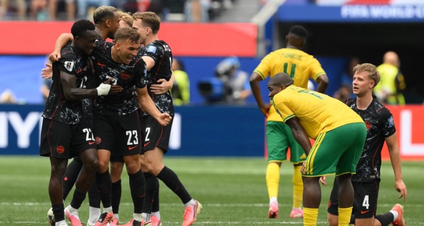 Canad&aacute; sufri&oacute; hasta el final, encontr&oacute; un golazo ag&oacute;nico y se meti&oacute; en octavos del Mundial