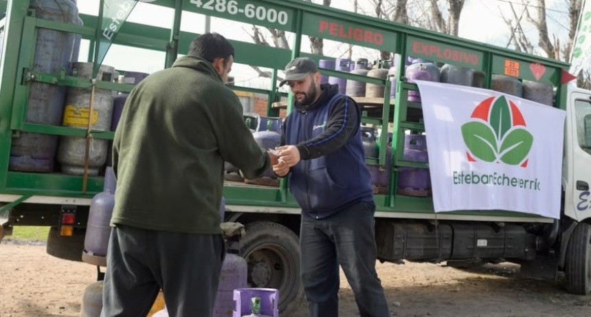 Monte Grande Sur tuvo una nueva jornada de recarga de garrafas a precio accesible