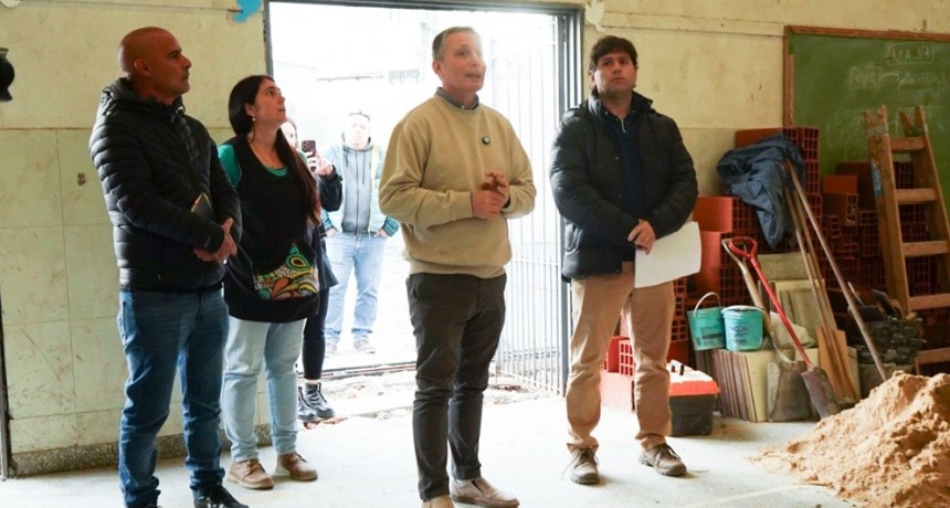 Gray recorri&oacute; obras clave en una hist&oacute;rica escuela p&uacute;blica de Monte Grande