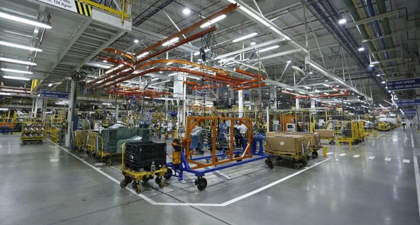La econom&iacute;a sigue a los tumbos: creci&oacute; contra 2025, pero volvi&oacute; a caer frente a marzo