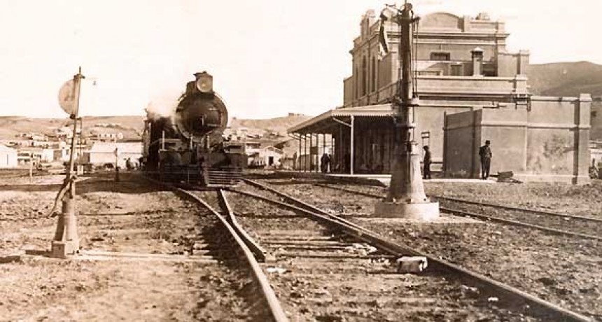 1912- EL ferrocarril de Comodoro Rivadavia a Colonia Sarmiento.