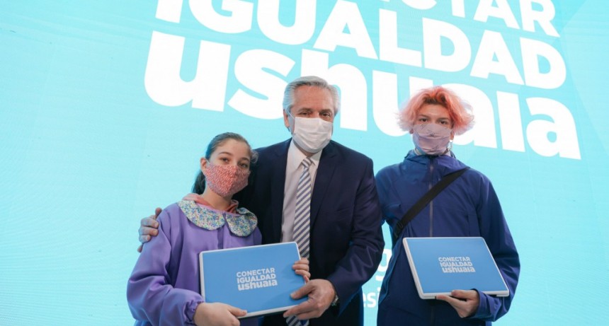 Con la entrega de más de 600 computadoras, el presidente Alberto Fernández lanzó el programa Conectar Igualdad en Ushuaia