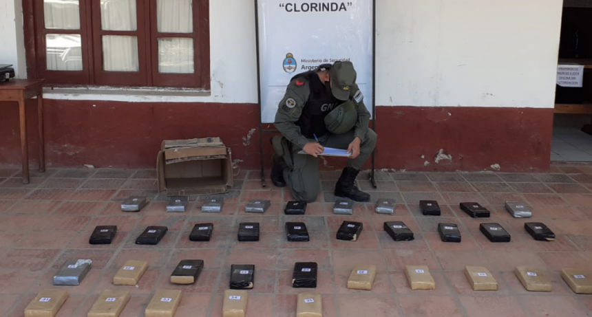 Con el apoyo del can “July”, la Gendarmería incautó más de 30 kilos de marihuana en un control vehicular