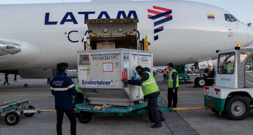 Continúa el arribo de vacunas a Argentina: llegaron 800.500 dosis de AstraZeneca