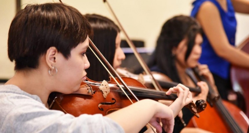 Jóvenes de La Matanza reciben la beca nacional Martha Argerich