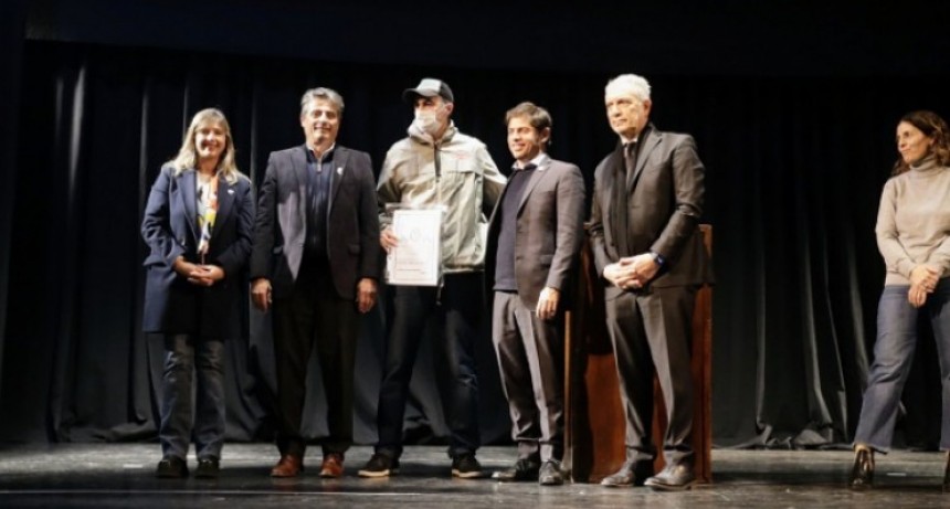 Kicillof encabezó la entrega de escrituras gratuitas en Lobos