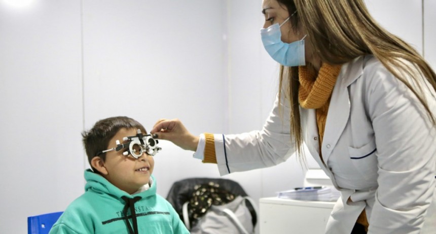 Tucumán: Desarrollo Social realizó más de 5900 controles visuales y entregó 1493 anteojos.