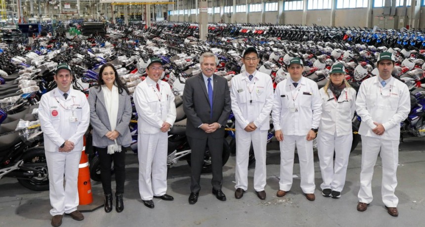 El presidente visitó la planta de Honda Argentina que alcanza la producción de 1.200.000 motos de industria nacional