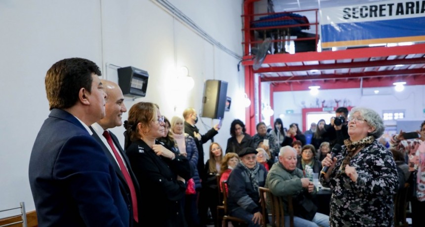 Espinoza y Manzur participaron de un encuentro con jubilados en La Matanza