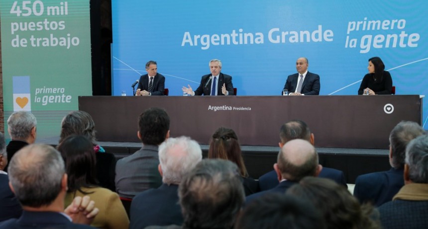 Alberto Fernández: "La obra pública debe ser un gran motor para llevar trabajo y desarrollo a todo el país”