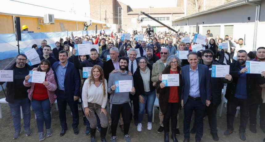 Alberto Fernández: “Tenemos que trabajar incansablemente para que cada familia argentina tenga un techo digno que la proteja”