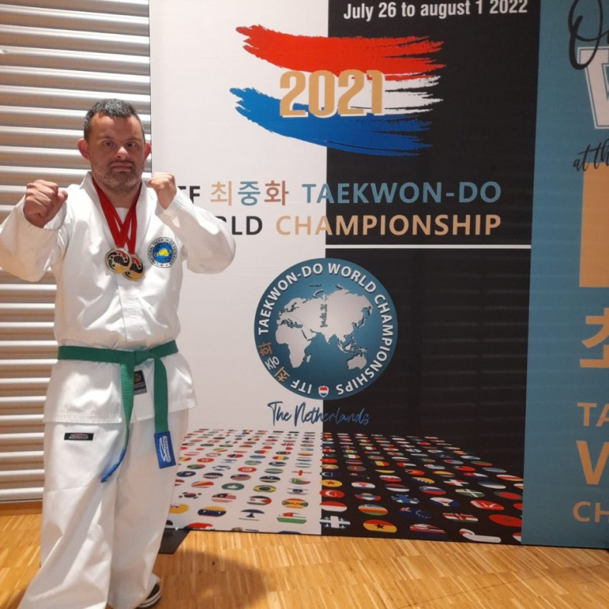 Vecino de 9 de Abril es campeón mundial de Taekwondo adaptado