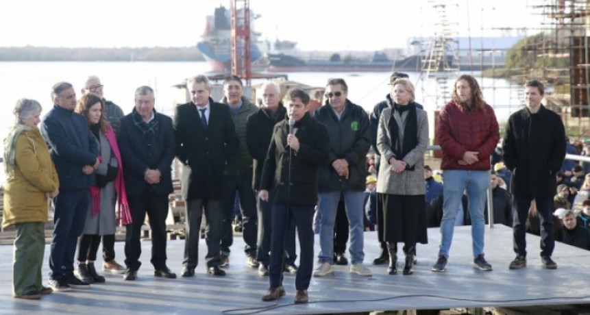 Se realizó la botadura de una compuerta para el Arsenal Naval Puerto Belgrano