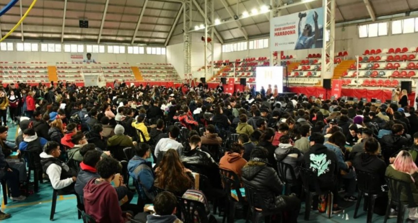 Casi 2000 estudiantes de Morón recibieron netbooks del Plan Conectar Igualdad Bonaerense